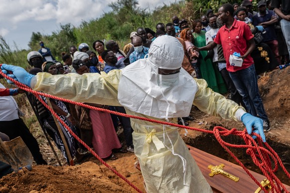 Red Cross workers prepare a coffin containing the body of a Ebola victim for burial at the Rwampara Cemetery, in Bunia, Congo, Saturday, May 23, 2026. (AP Photo/Moses Sawasawa)
Congo Ebola