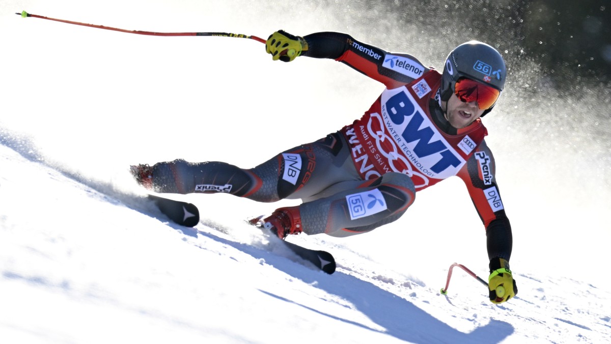 epa09682388 Aleksander Aamodt Kilde of Norway in action during the men's Super G race of the FIS Alpine Skiing World Cup in Wengen, Switzerland, 13 January 2022. EPA/JEAN-CHRISTOPHE BOTT