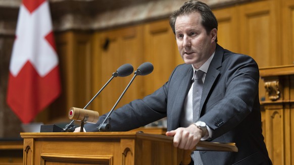 Thomas Aeschi, SVP-ZG, spricht waehrend der Debatte um den indirekten Gegenentwurf zur Gletscher-Initiative, waehrend der Herbstsession der Eidgenoessischen Raete, am Montag, 26. September 2022, im Bu ...