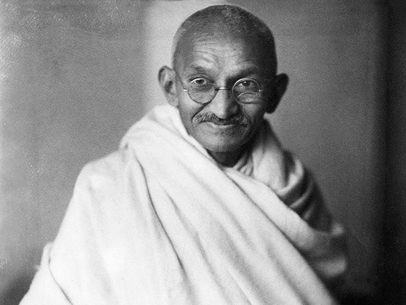 Mahatma Ghandi
Mohandas Karamchand Gandhi


https://de.wikipedia.org/wiki/Mohandas_Karamchand_Gandhi#/media/Datei:Mahatma-Gandhi,_studio,_1931.jpg
