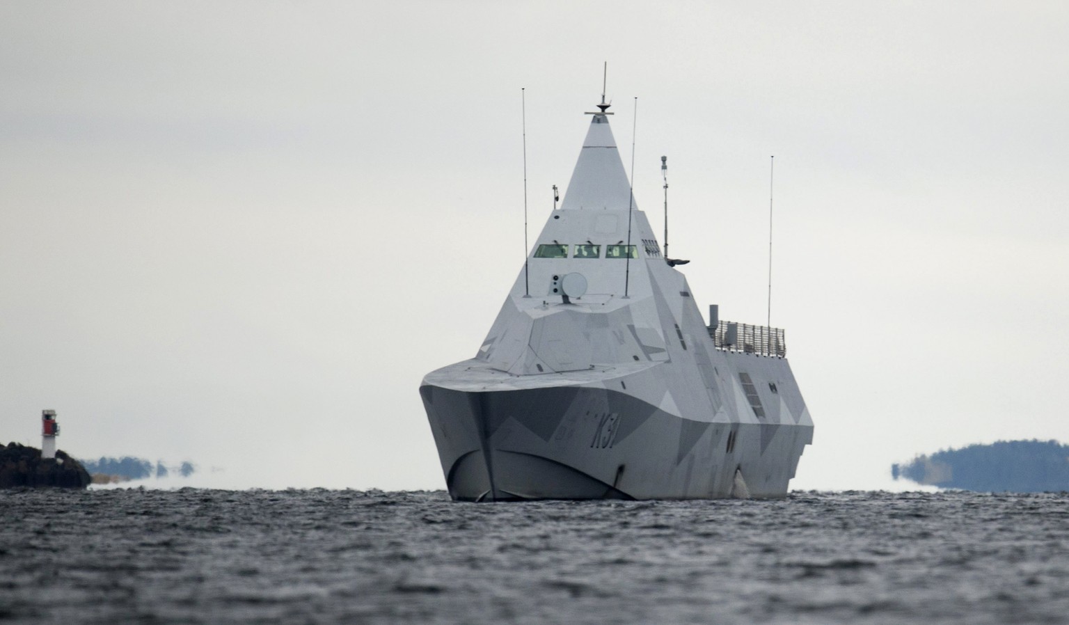 Die schwedische Korvette HMS Visby in der Bucht von Mysingen: die Suchaktion vor der schwedischen Küste könnte laut einem Marinesprecher noch einige Tage andauern.