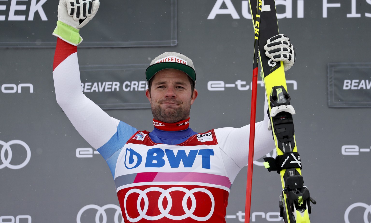 Switzerland&#039;s Beat Feuz celebrates after winning the Men&#039;s World Cup downhill skiing race Friday, Nov. 30, 2018, in Beaver Creek, Colo. (AP Photo/John Locher)