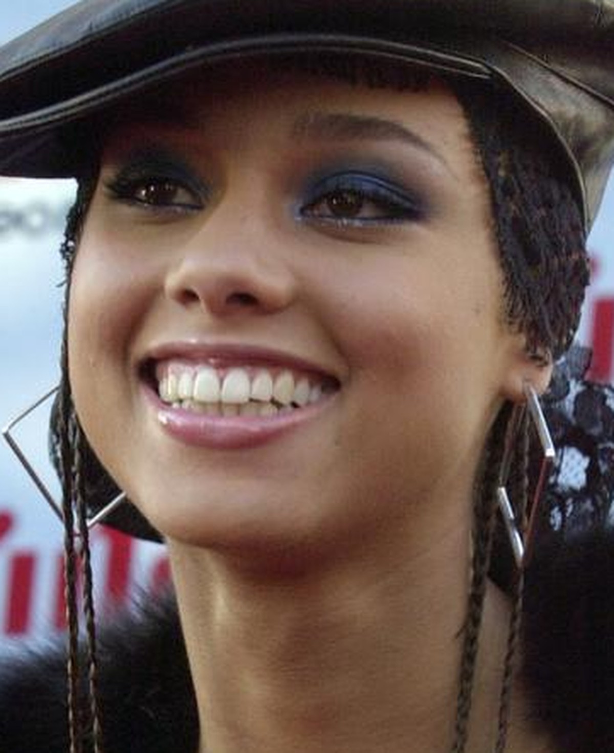 Alicia Keys arrives at New York's Metropolitan Opera House for the 2001 MTV Video Music Awards, Thursday, September 6, 2001. Keys is nominated for best new artist. (KEYSTONE/AP Photo/Suzanne Plun ...