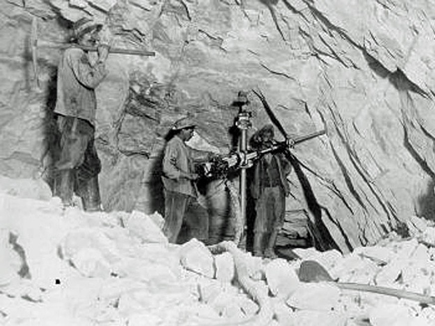Mineure im Lötschbergtunnel (ohne Datum, zwischen 1907 und 1913).