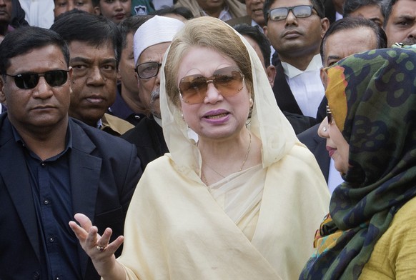 FILE- In this Dec. 28, 2017 file photo, Bangladesh&#039;s former prime minister and opposition leader Khaleda Zia, center, leaves after a court appearance in Dhaka, Bangladesh. Authorities in Banglade ...