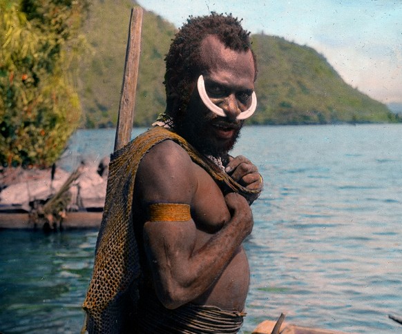 Ekari-Mann mit Nasenschmuck am Paniai-See in Westneuguinea, 1939.