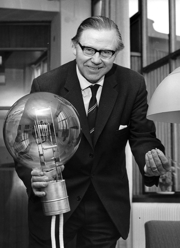 Der schwedische Finanzminister Gunnar Sträng 1961
https://de.wikipedia.org/wiki/Gunnar_Sträng#/media/Datei:Luma-Gunnar_Strang_Foto_Malms_reportagebyra13apr1961.jpg