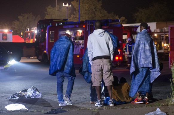 Bewohner der Flüchtlingsunterkunft in Rottenburg: Fünf Menschen wurden bei dem Brand verletzt – die Ursache ist noch unklar.