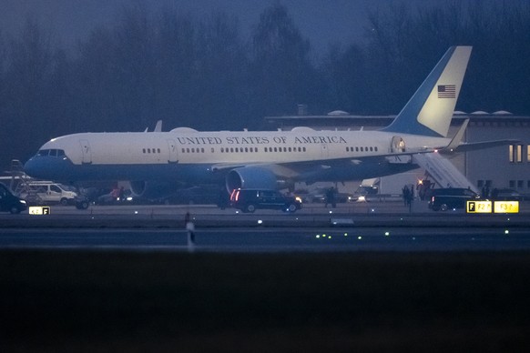 The motorcade drives in front of the Air Force One at the Zurich Airport on Thursday, January 22, 2026. Trump arrived in Switzerland for the 56th annual meeting of the World Economic Forum, WEF, in Da ...