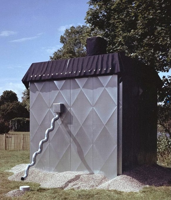 Sexy gutters - sexy Dachrinnen 
https://www.instagram.com/sexygutters/