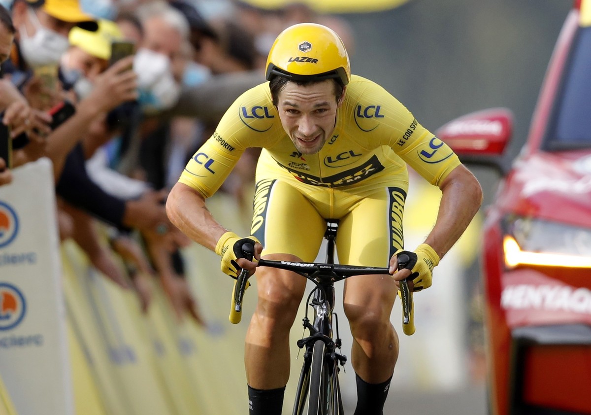 epa08681715 Slovenian rider Primoz Roglic of Team Jumbo-Visma wearing the overall leader's yellow jersey reaches the finish line of the 20th stage of the Tour de France cycling race, a 36.2km ind ...