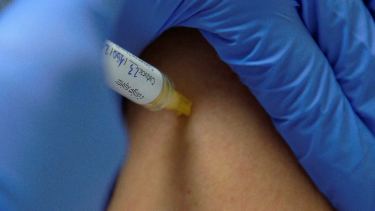 epa09431989 An undated handout photo made available by the Hospital Clinic Barcelona on 27 August 2021 shows a health worker inoculating the Spanish vaccine 'Hipra' to a volunteer in Barcelo ...