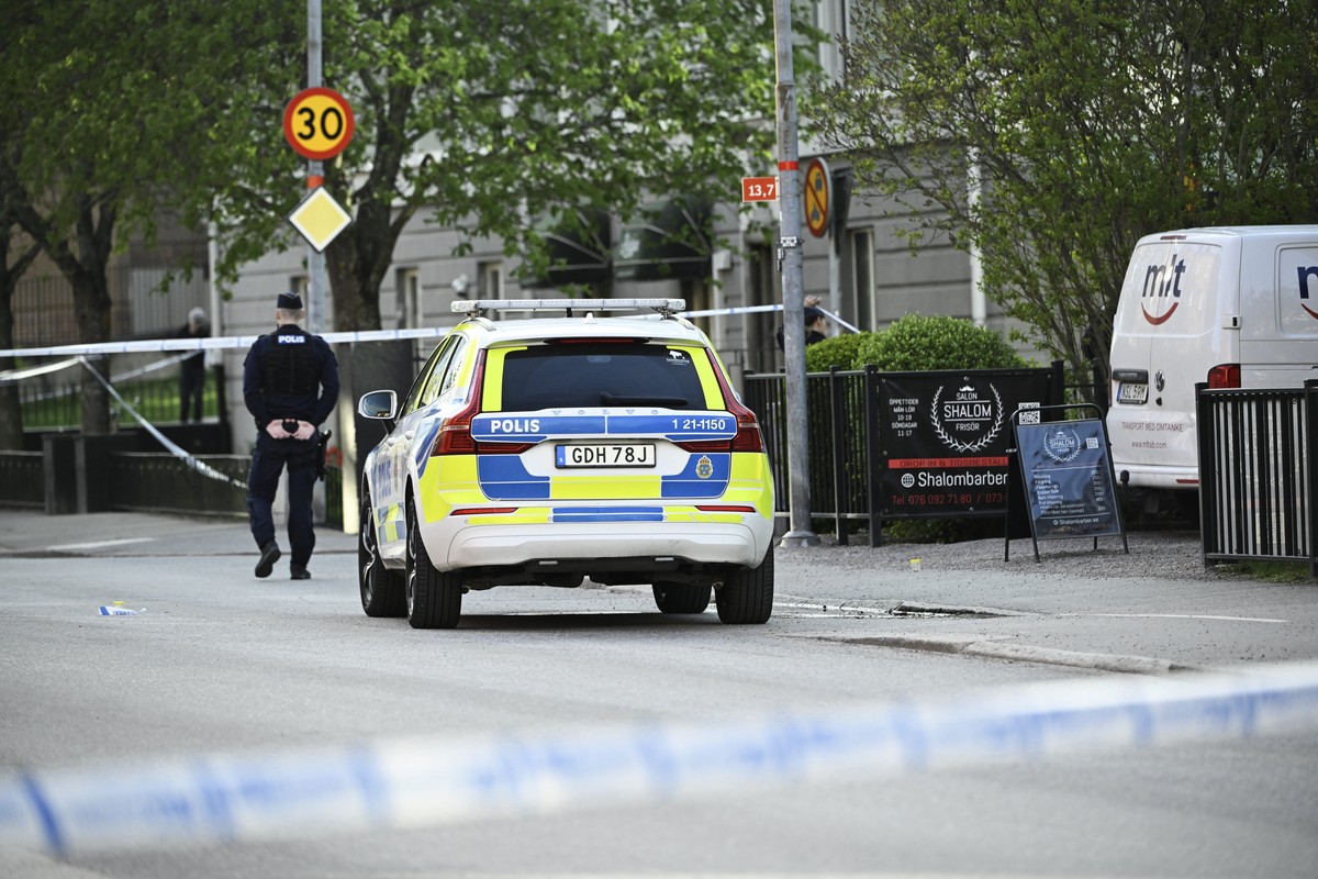 epa12063111 Police at the scene after a suspected shooting at Vaksala Square in Uppsala, Sweden, 29 April 2025. According to police, several people were found with injuries that indicate gunshot wound ...