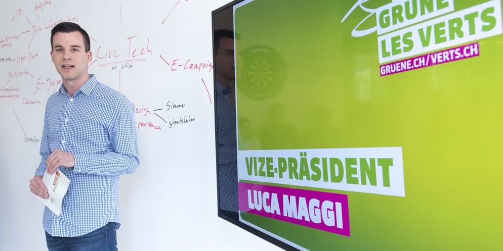 Der Personalentscheid des FC Zürich erstaunt. Luca Maggi ist bekannt für seine polizeikritische Haltung und war schon Mitorganisator von 1.-Mai-Demos. Politiker durch alle Parteien sind überrascht – d ...