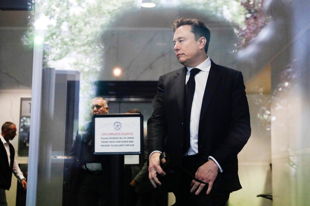 Elon Musk arrives for the trial against OpenAI at Dellums Federal Building in Oakland, Calif., on Tuesday, April 28, 2026. (Jessica Christian/San Francisco Chronicle via AP)
Musk OpenAI Trial