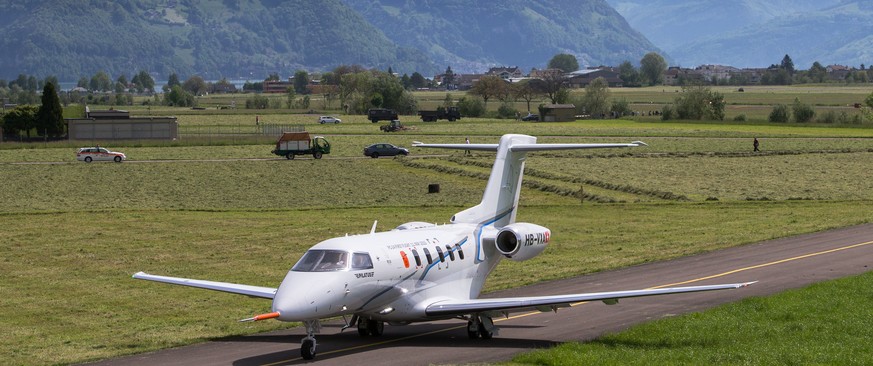 Stans, 11.05.15, Das neue Flugzeug der Pilatus Flugzeugwerke, Erstflug Business-Jet Pilatus PC-24. Nach erfolgreichem Erstflug, rollt der Pilatus PC-24 zurueck auf das Werkgelaende. (Andreas Bodmer/EQ ...