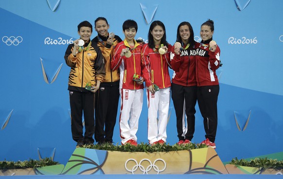 Wenn bei den Frauen aus 10 Metern synchron gesprungen wird, gewann bisher immer China. Hier 2016 Chen Ruolin (Mitte rechts) mit ihrer Partnerin Liu Huixia.