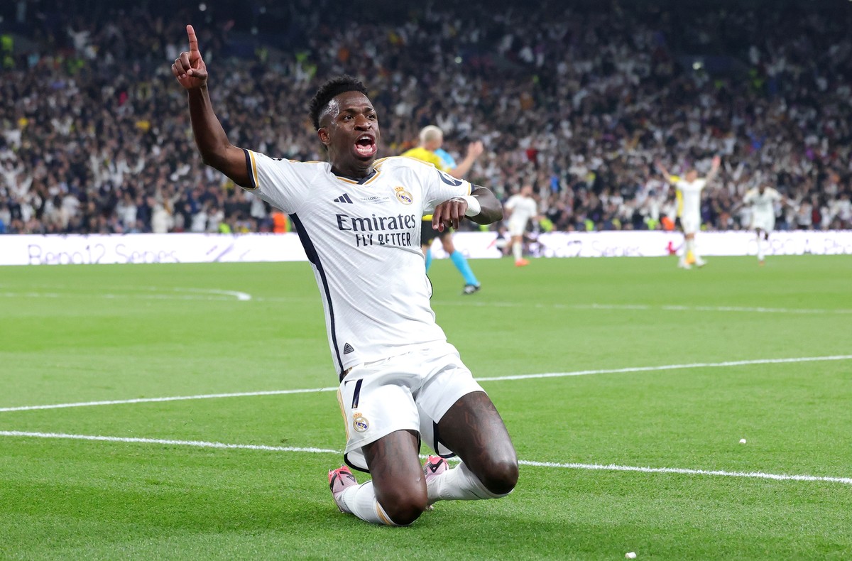 epa11384672 Vinicius Junior of Madrid celebrates after scoring his team's second goal during the UEFA Champions League final match of Borussia Dortmund against Real Madrid, in London, Britain, 01 ...
