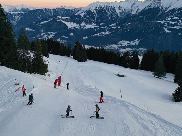 Am 26. Dezember 2023 ist im Skigebiet Flims Laax Falera ein Snowboarder mit einer Schutzmatte kollidiert. Er verstarb aufgrund seiner schweren Verletzungen.