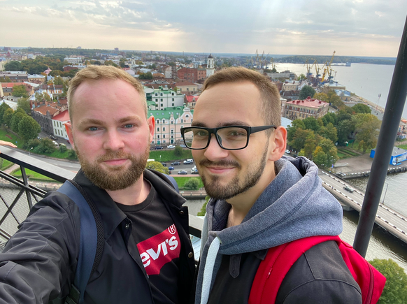 Ilia und Dima aus Russland haben in der Schweiz Asyl beantragt weil sie aufgrund ihrer Homosexualität in ihrem Heimatland Repressionen befürchten.