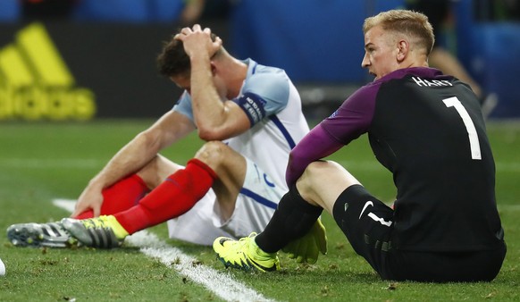 Football Soccer - England v Iceland - EURO 2016 - Round of 16 - Stade de Nice, Nice, France - 27/6/16
England&#039;s Gary Cahill and Joe Hart look dejected after the game
REUTERS/Kai Pfaffenbach
Li ...