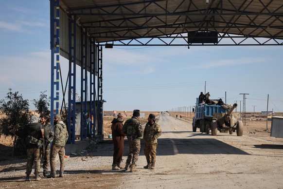Syrian government troops are seen at an abandoned checkpoint between government-controlled Raqqa and Hassakeh, controlled by the Syrian Democratic Forces (SDF), in northeastern Syria, Jan. 20, 2026. ( ...