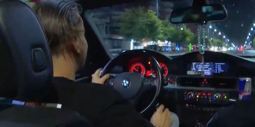 So präsentieren Schweiz-Kosovaren ihre Autos in der Heimat