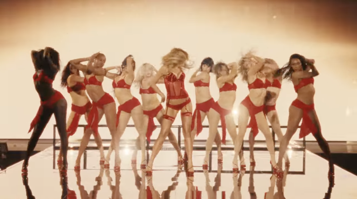 Bella Hadid, Adriana Lima, Gigi Hadid et une avalanche de paillettes: on a regardé le défilé Victoria’s Secret 2026. Voici nos impressions sans filtre.