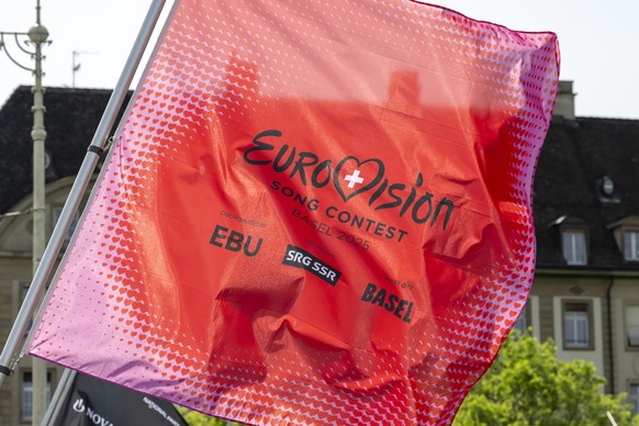 Anlaesslich des 69. Eurovision Song Contests wehen Fahnen auf der Mittleren Bruecke in Basel, am Freitag, 2. Mai 2025. (KEYSTONE/Georgios Kefalas)
