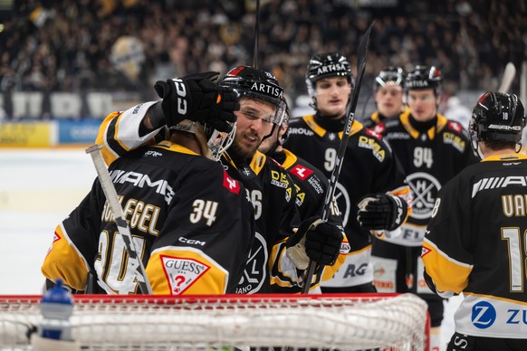 From left Torhueter Niklas Schlegel (HCL) and David Aebischer (HCL), during the regular season of National League Swiss Championship 2025/26 between HC Lugano and EV Zug at the ice stadium Corner Aren ...