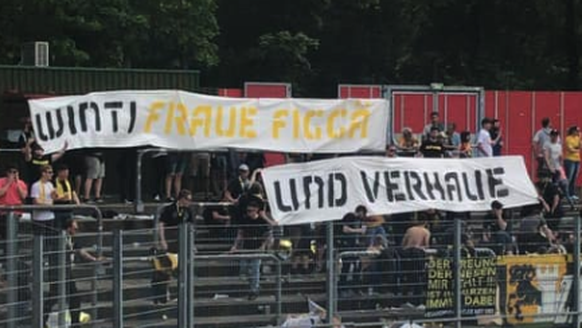«Winti Fraue figgä und verhaue»: Das Transparent der Fans des FC Schaffhausen.