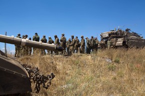 Als Antwort auf den syrischen Angriff beschoss Israel Stellungen der syrischen Armee.