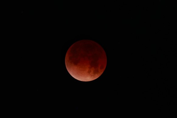 epa12792321 The Blood Moon during the total lunar eclipse in Pachuca, Mexico, 03 March 2026. A total lunar eclipse occurs when the Earth is positioned between the full moon and the sun, causing the fu ...