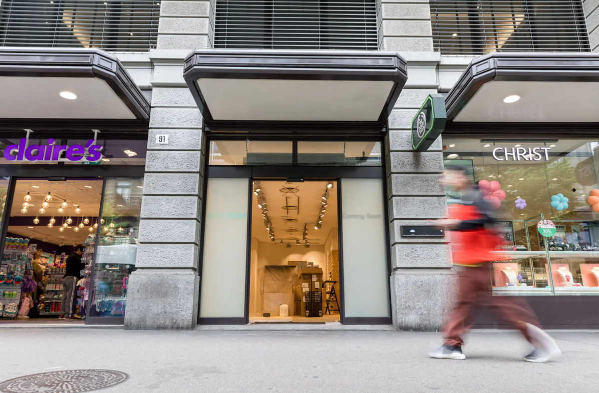 Im ehemaligen Laden von The Body Shop (Mitte) an der Zürcher Bahnhofstrasse eröffnet Coop einen Laden für günstigen Schmuck.