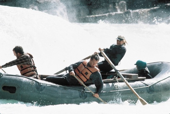 KEVIN BACON and MERYL STREEP in THE RIVER WILD, 1994, directed by CURTIS HANSON. Copyright UNIVERSAL PICTURES. Credit: UNIVERSAL PICTURES / Album