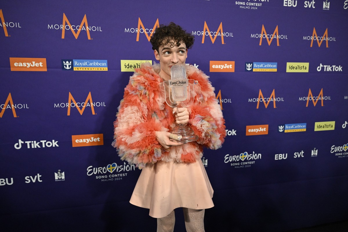epa11334298 Nemo representing Switzerland with the song 'The Code' poses in the press room after winning the 68th edition of the Eurovision Song Contest (ESC) at the Malmo Arena, in Malmo, S ...