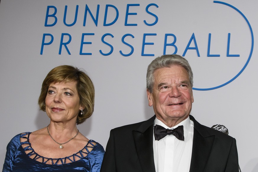 BERLIN, GERMANY - NOVEMBER 27: German President Joachim Gauck and his partner Daniela Schadt attend the Bundespresseball 2015 at Hotel Adlon on November 27, 2015 in Berlin, Germany. (Photo by Clemens  ...