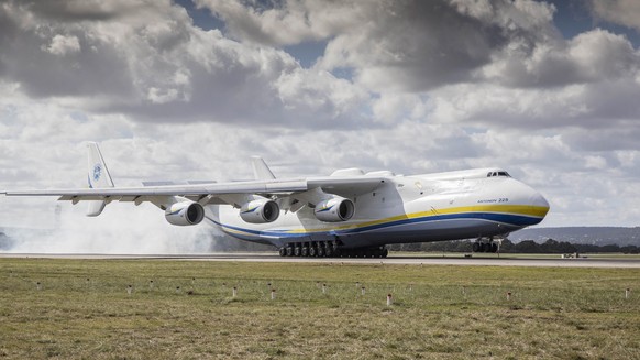 Nach drei Jahren Zwangspause: Größtes Flugzeug der Welt landet