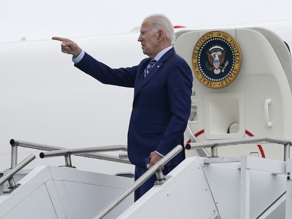 President Joe Biden points before boarding Air Force One at Wilkes-Barre Scranton International airport, Tuesday, Aug. 30, 2022, in Avoca, Pa. (AP Photo/Evan Vucci)
Joe Biden