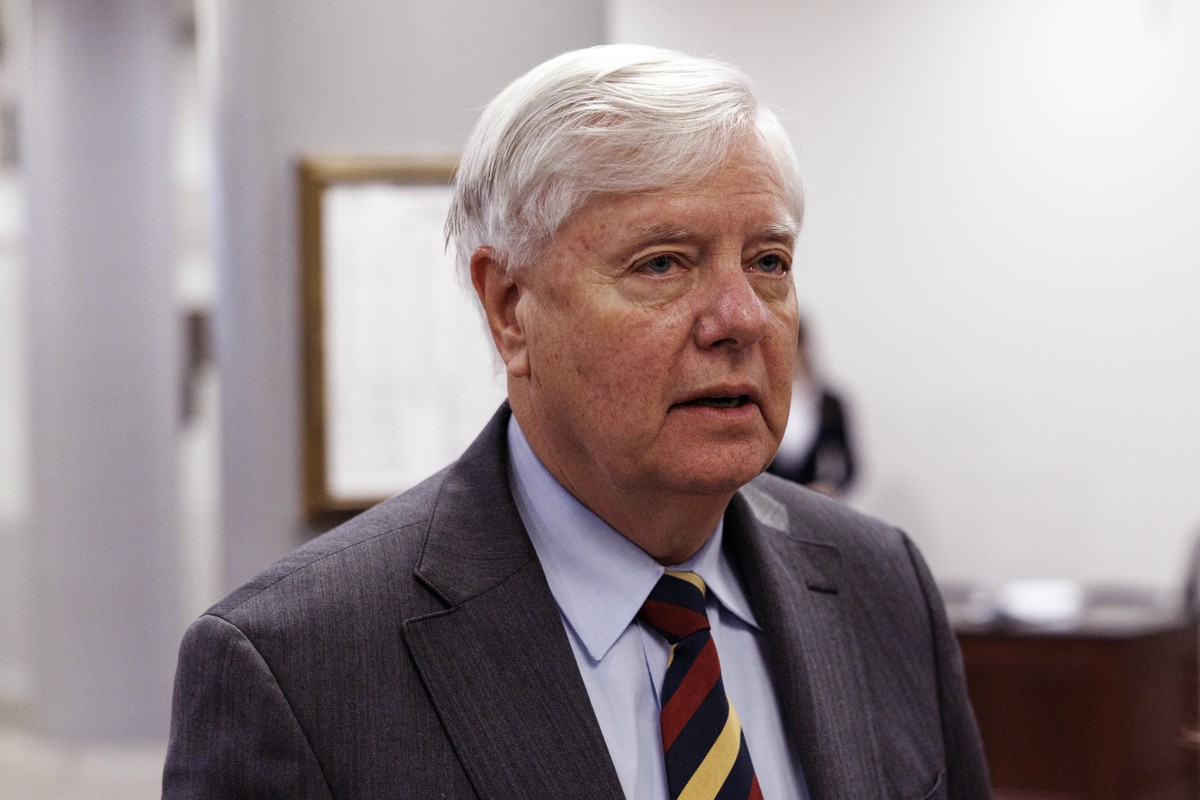 epa12693601 US Senator Lindsey Graham at the US Capitol in Washington, DC, USA, 30 January 2026. The US Senate is working tonight resolve a dispute over funding for immigration enforcement and avoid a ...