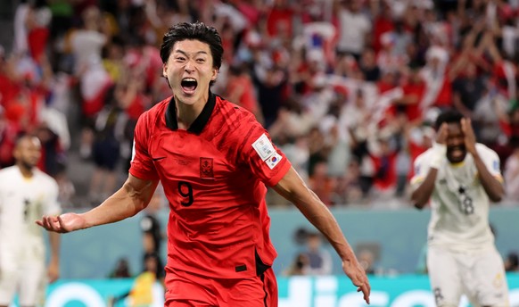 epaselect epa10334373 Guesung Cho of South Korea celebrates scoring the 2-2 equalizer during the FIFA World Cup 2022 group H soccer match between South Korea and Ghana at Education City Stadium in Doh ...