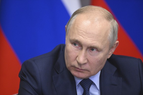 Russian President Vladimir Putin meets with young scientists from the Russian Federal Nuclear Center - All-Russian Scientific Research Institute for Experimental Physics (RFNC-VNIIEF), in Sarov, Nizhny N...
