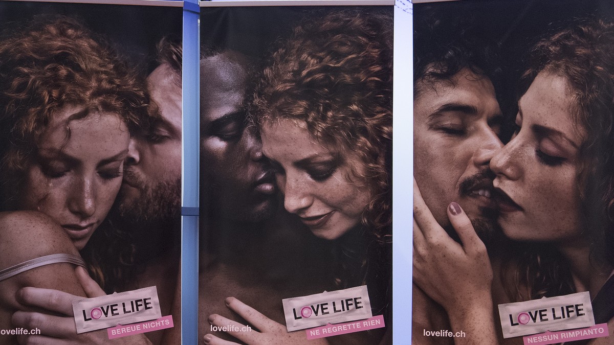 Die Plakate der neuen "LOVE-LIFE"-Kampagne des Bundes, am Freitag, 11. November 2016, in Bern. "Partner wechselt. Safer Sex bleibt": Mit diesem Slogan will das Bundesamt für Gesund ...