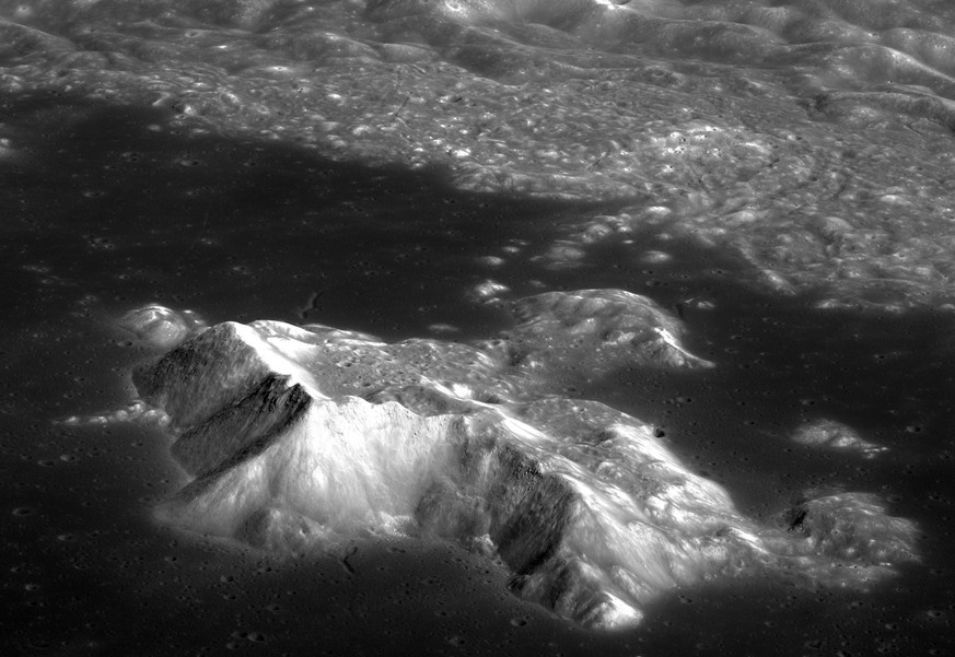 Tsiolkovskiy-Krater auf dem Mond: So hochaufgelöste Aufnahmen der Region gab es bisher nicht.