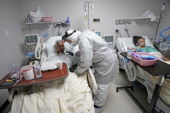 Dr. Joseph Varon, center, visits with Dorothy Webb, left, and her daughter, Tammie, while making his rounds inside the Coronavirus Unit at United Memorial Medical Center, Monday, July 6, 2020, in Hous ...