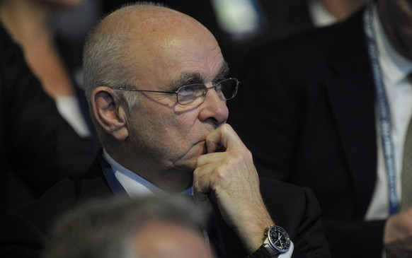 Der holländische Verbandspräsident Michael van Praag kritisiert Joseph Blatter scharf.