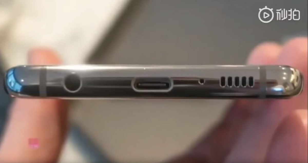 Alle drei neuen Galaxy-S10-Modelle haben einen klassischen Kopfhörer- sowie einen USB-C-Anschluss.