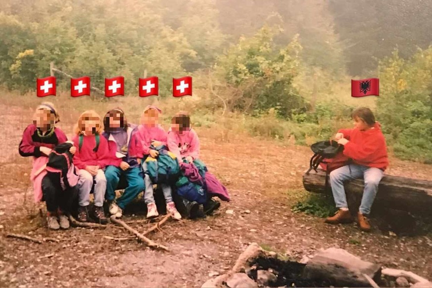 Dafina Eshrefi (rechts im Bild) als Primarschülerin auf einer Schulreise in der Schweiz.