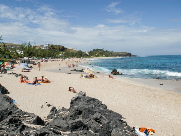 Réunion
https://www.shutterstock.com/de/download/confirm/529564456?src=eETp2R_f5IYNwf1h3oo_5A-1-83&amp;size=medium_jpg