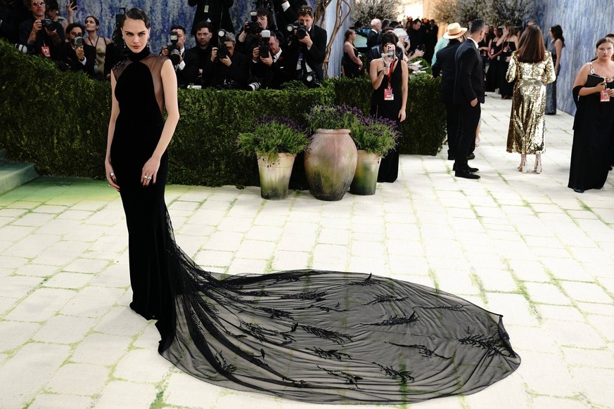 Cara Delevingne at arrivals for The 2026 Costume Institute Exhibition COSTUME ART Opening Night Met Gala, The Metropolitan Museum of Art, New York, NY, May 04, 2026. Photo By: Kristin Callahan/Everett ...